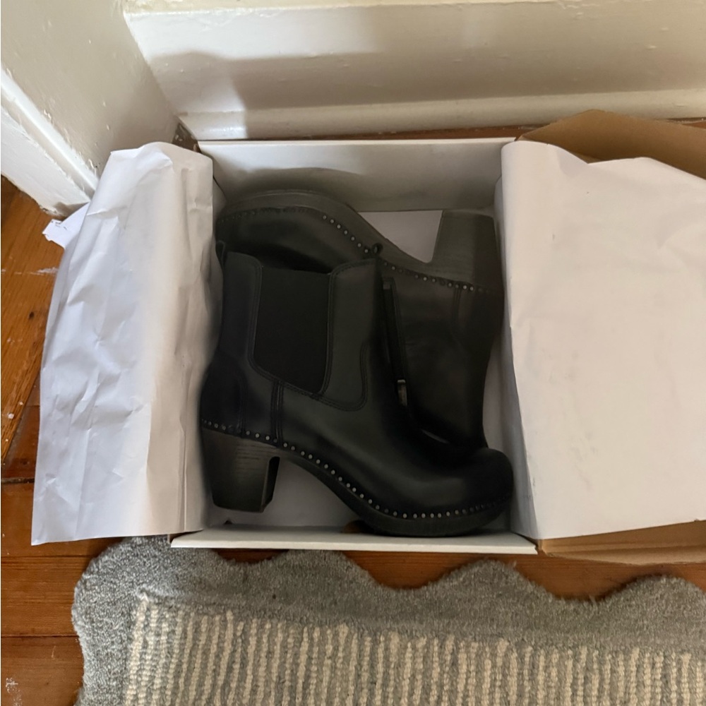 Dansko Black Leather Mules NIB